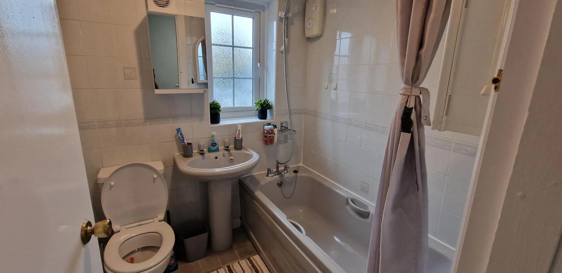 Summerville Manor Luxury Residency With Drive Farsley 0*,